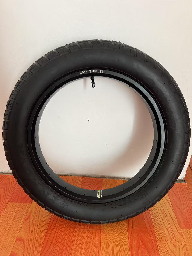 20X4.0无内胎（真空胎）车圈